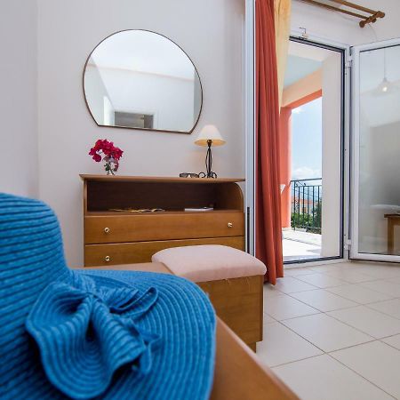 Apartments Thekla Karavádhos Екстериор снимка