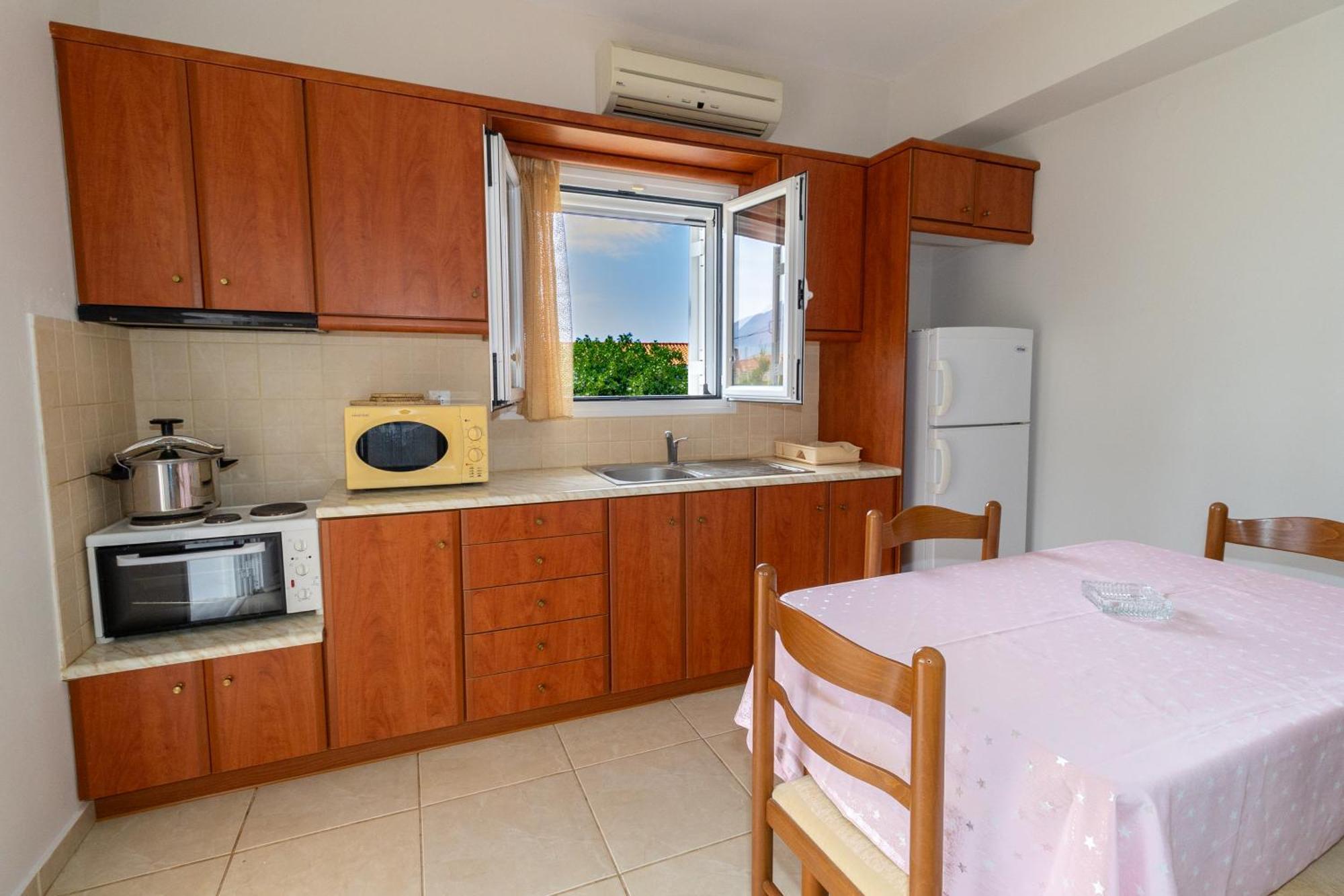 Apartments Thekla Karavádhos Екстериор снимка