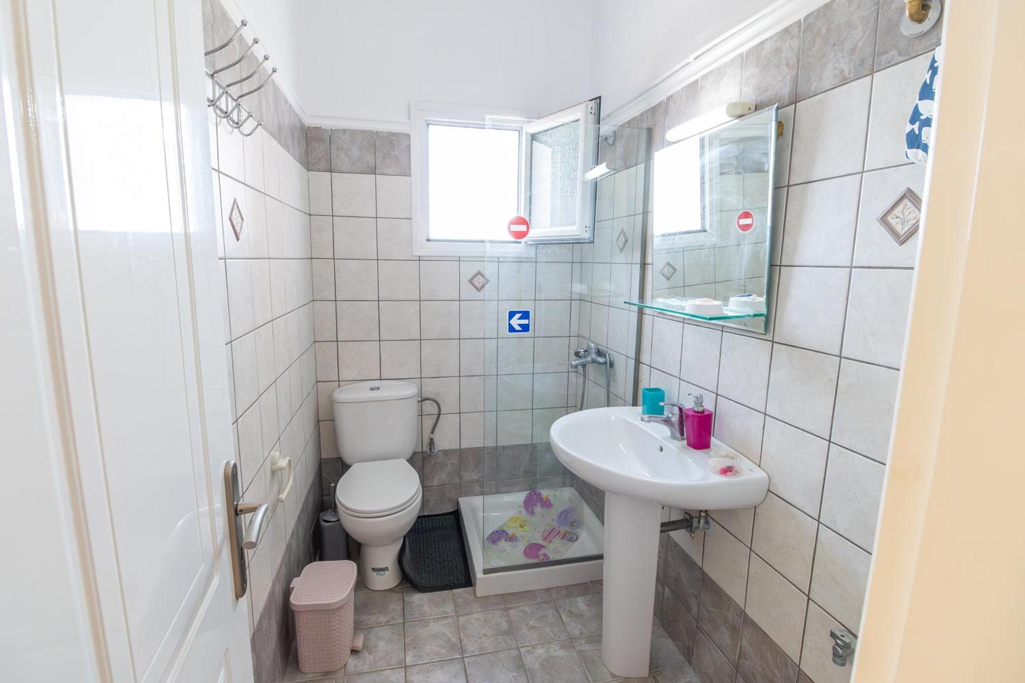 Apartments Thekla Karavádhos Екстериор снимка