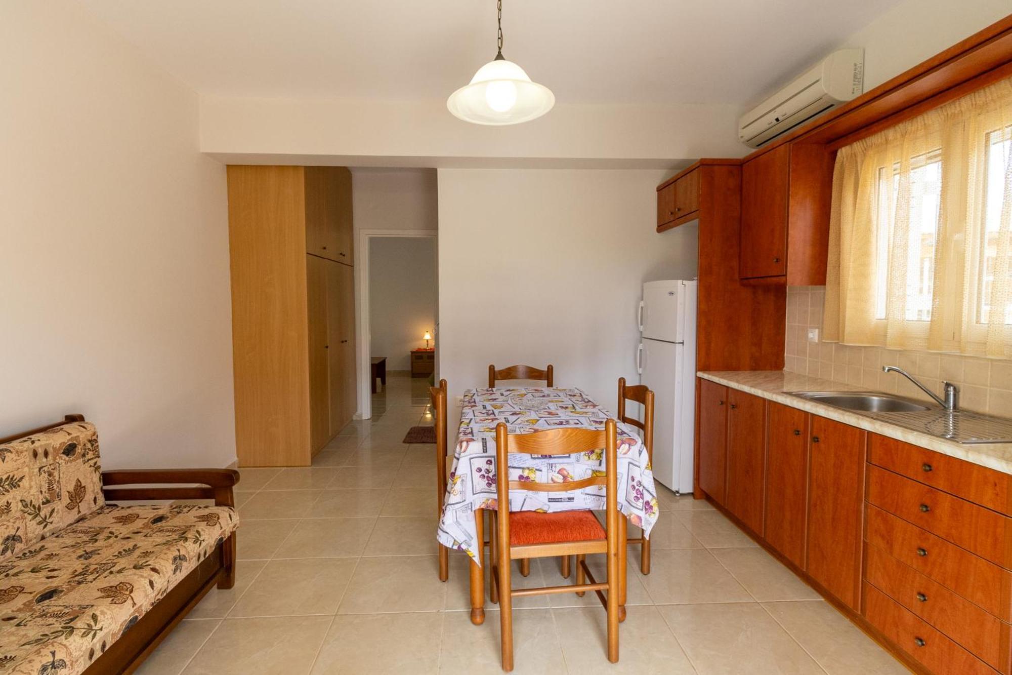 Apartments Thekla Karavádhos Екстериор снимка