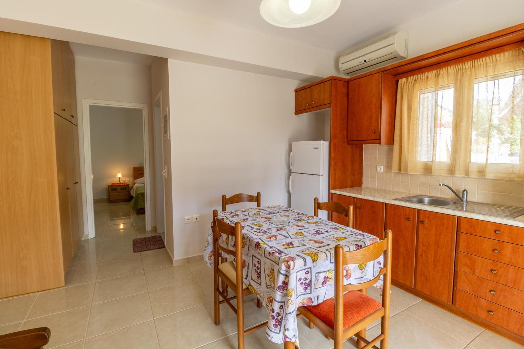 Apartments Thekla Karavádhos Екстериор снимка
