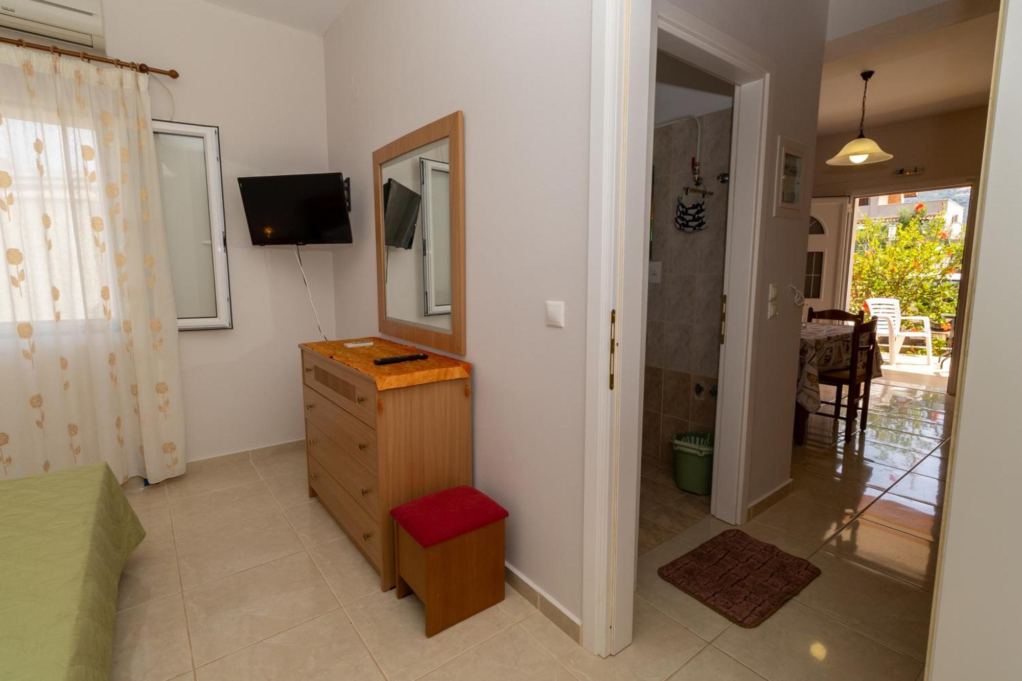 Apartments Thekla Karavádhos Екстериор снимка
