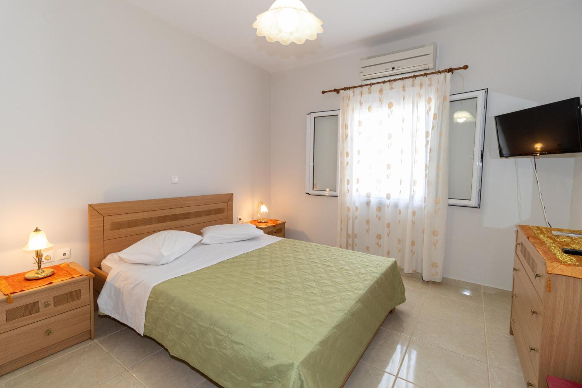 Apartments Thekla Karavádhos Екстериор снимка