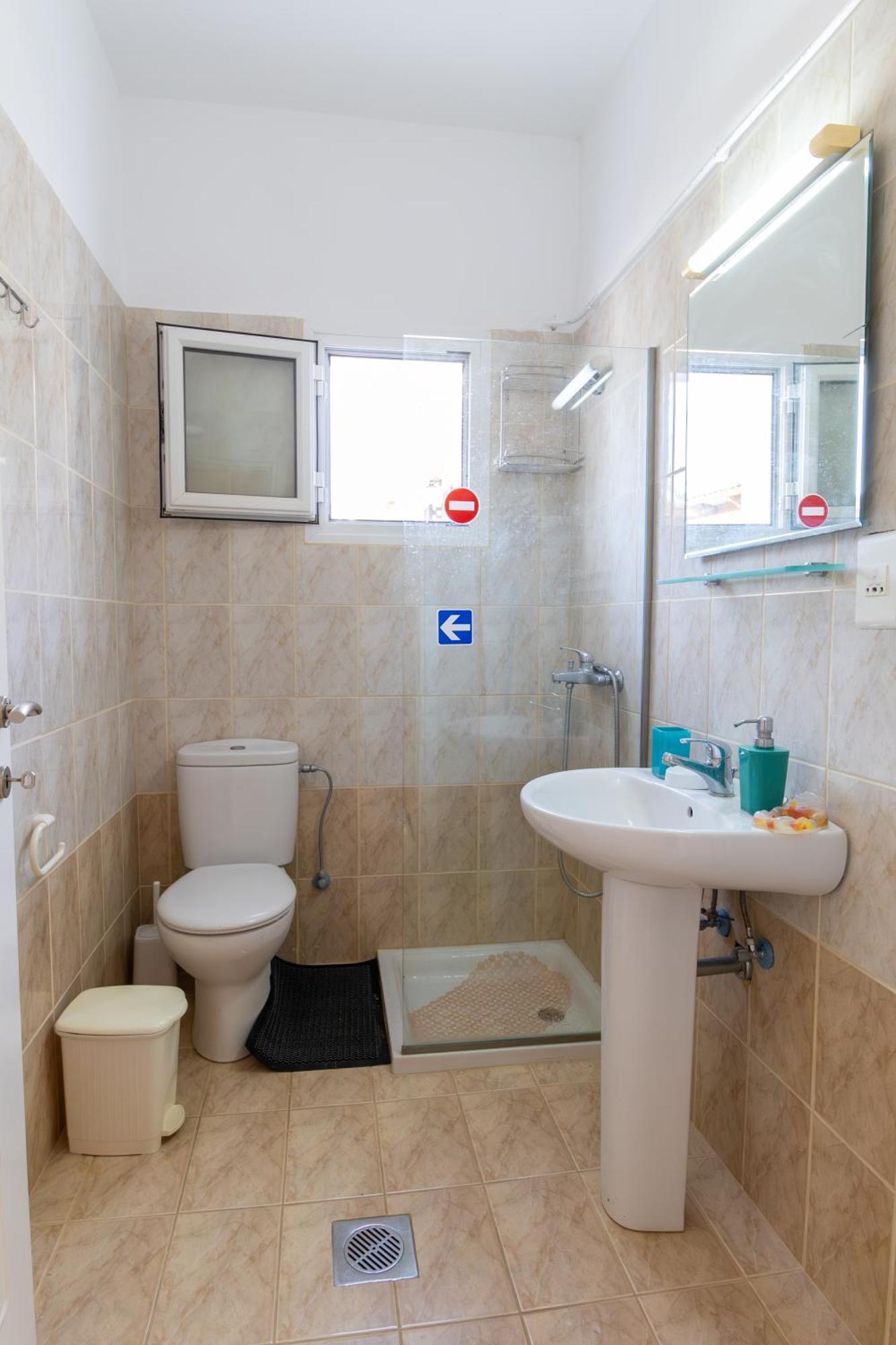 Apartments Thekla Karavádhos Екстериор снимка