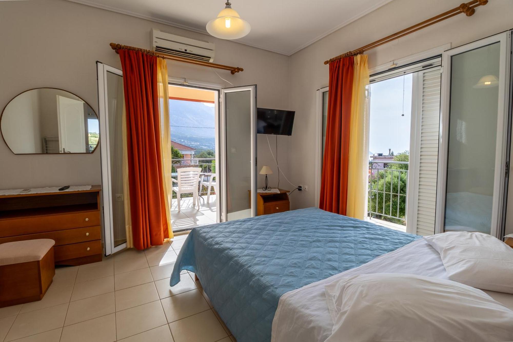Apartments Thekla Karavádhos Екстериор снимка
