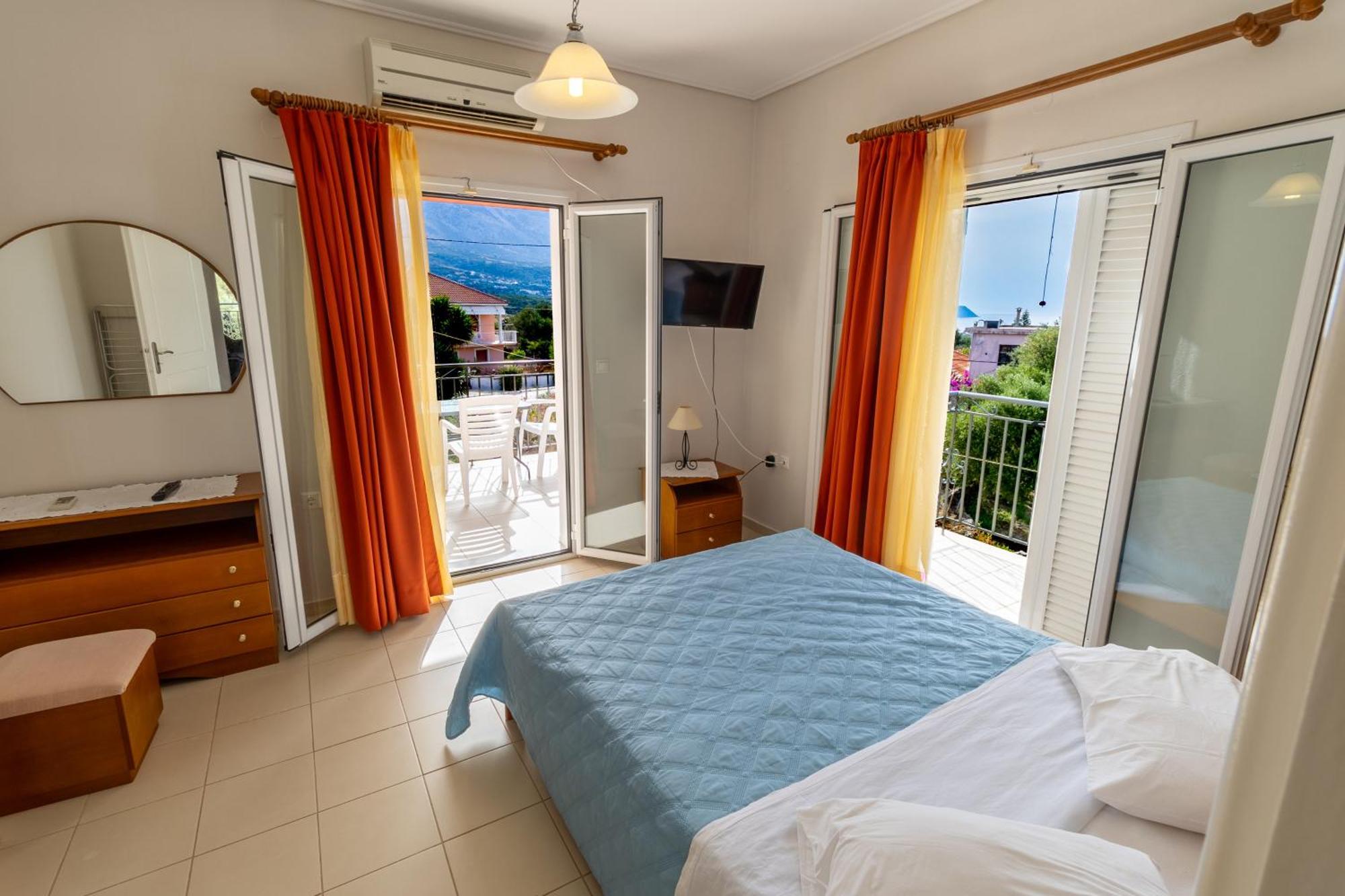 Apartments Thekla Karavádhos Екстериор снимка